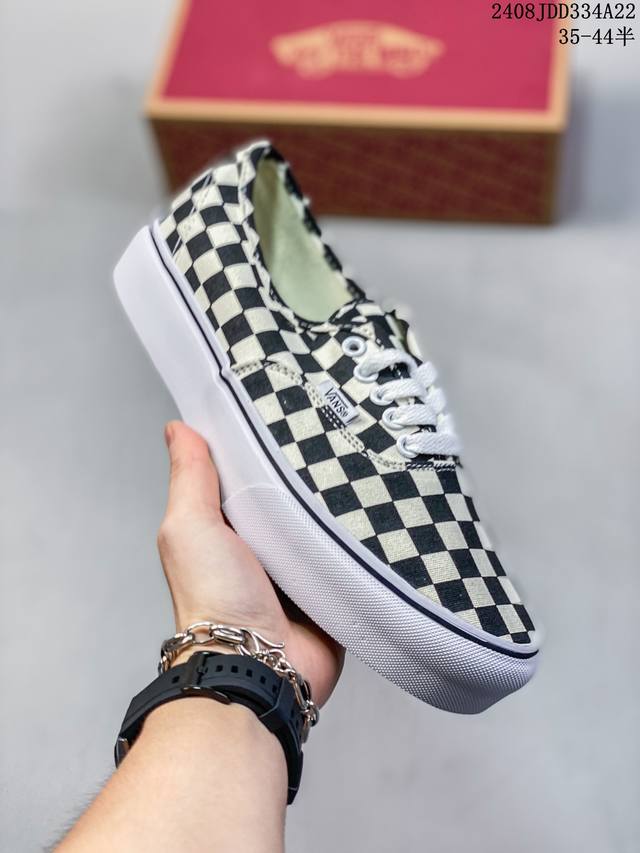 硫化工艺 Ltsgt 万斯 Vans 厚底 经典os 白黑 顶级真标原盒大几率过验过毒版本 原型开发道序 原汁原味保留经典基础 上脚无敌 ！ 尺码：35 36