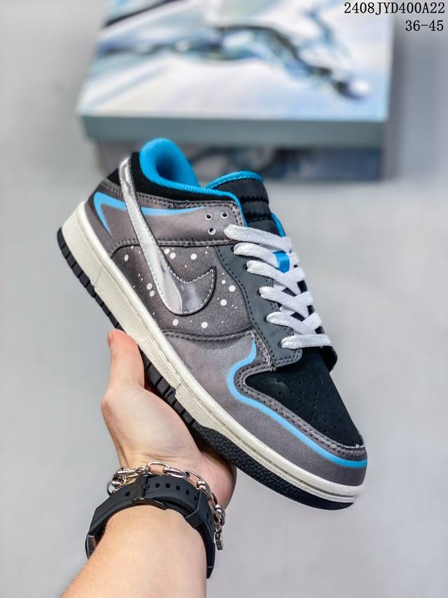 耐克nike Sb Dunk Low Pro 扣篮系列复古低帮休闲运动滑板板鞋。采用脚感柔软舒适zoomair气垫，有效吸收滑板等极限运动在落地时带来的冲击力，