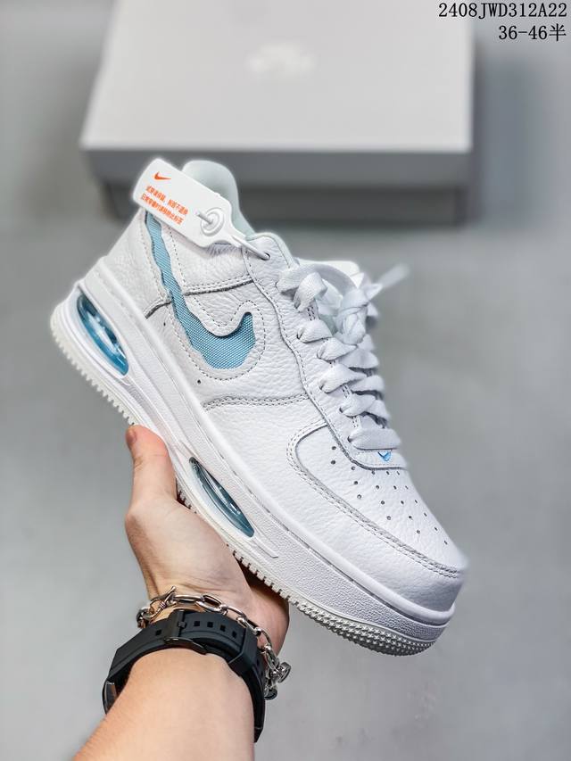 公司级耐克nike Air Force 1 Low 空军一号低帮百搭休闲运动板鞋。柔软、弹性十足的缓震性能和出色的中底设计，横跨复古与现代的外型结合，造就出风靡