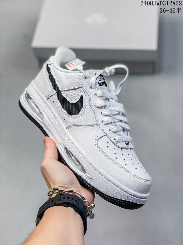 公司级耐克nike Air Force 1 Low 空军一号低帮百搭休闲运动板鞋。柔软、弹性十足的缓震性能和出色的中底设计，横跨复古与现代的外型结合，造就出风靡