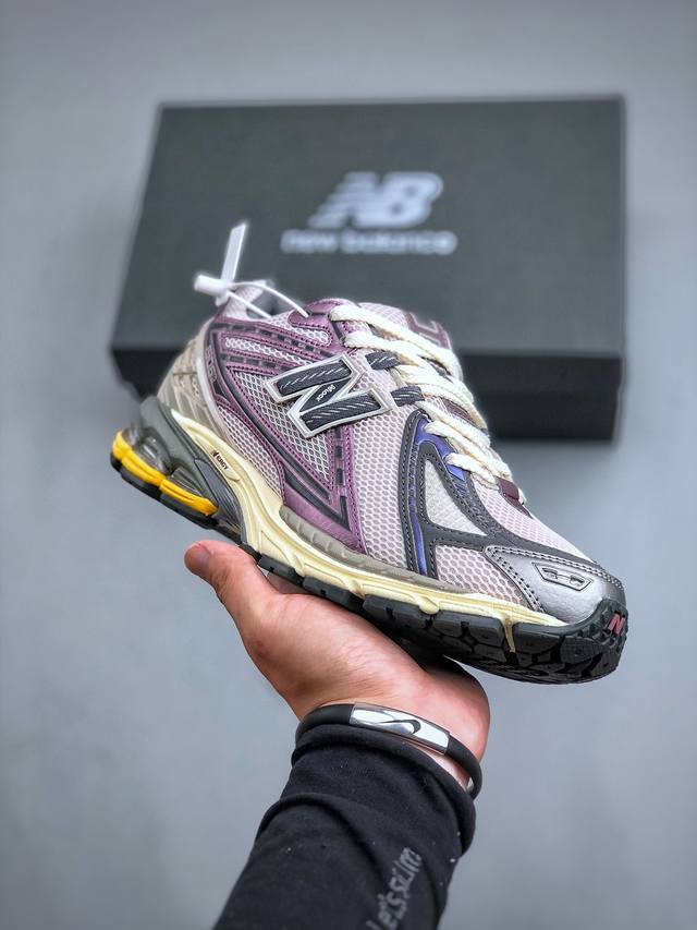 new Balance 1906系列复古老爹风休闲运动慢跑鞋 M1906Rra #采用轻质牛剖革拼接透气网眼衬垫织物鞋面材质 T-Beam大底提供足步弓支撑，保