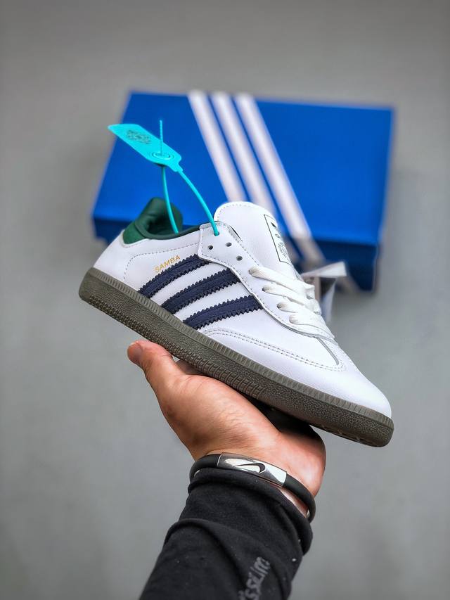 adidas Originals Samba 此款鞋采用近几年比较流行的版型设计，外观时尚大气。鞋底采用耐磨的材质，穿上它，让您感觉到舒适的体验。货号：Ih48