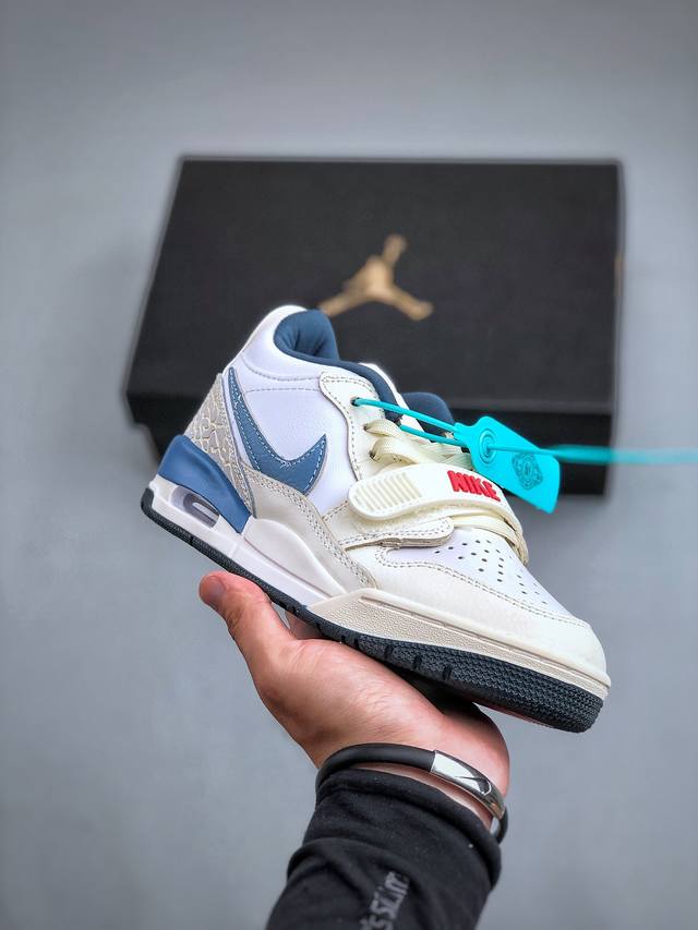 air Jordan Legacy 312 Low 白蓝红 鞋身采用了皮革材质打造 横跨鞋面的魔术贴十分吸睛 货号：Hm3709 141 尺码：36-45 半