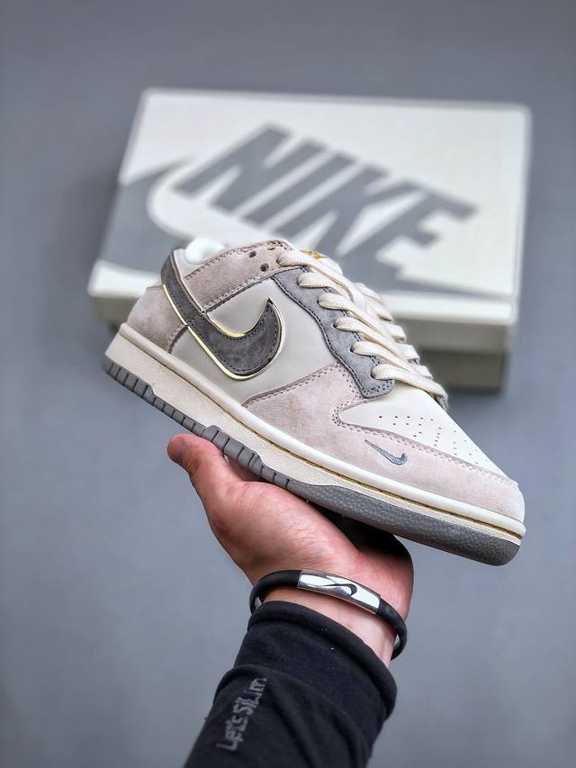 nike Dunk Low 银灰金边此款主张打破传统的工业化流水线设计限制，以made By Ideas的超级创意为理念，集结众多潮流设计师，结合时下最ing潮