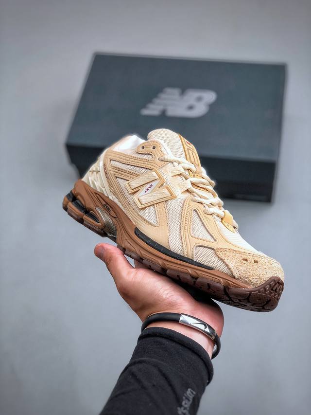 new Balance 1906系列复古老爹风休闲运动慢跑鞋 M1906Rre #采用轻质牛剖革拼接透气网眼衬垫织物鞋面材质 T-Beam大底提供足步弓支撑，保