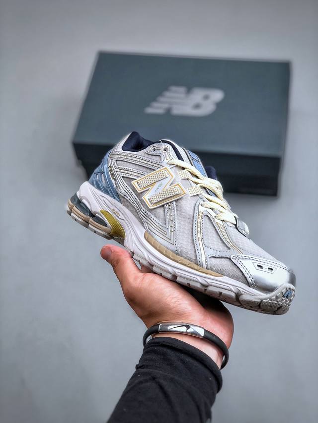 new Balance 1906系列复古老爹风休闲运动慢跑鞋 M1906Rkc #采用轻质牛剖革拼接透气网眼衬垫织物鞋面材质 T-Beam大底提供足步弓支撑，保