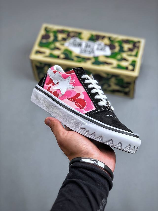 bape X Vans old Skool目前最佳 这次bape与vans Premium高阶支线联名带来两款鞋型一款oldskool 一款sk8 Mid 其中