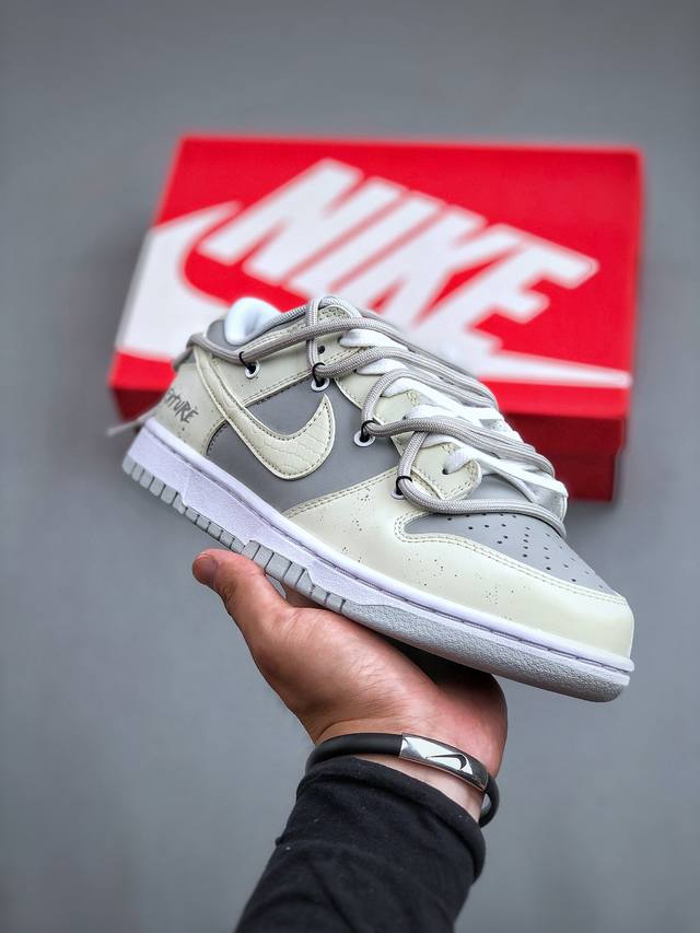 nike Dunk Low 白龙马 灰白此款鞋身整体采用专属颜料重新喷涂。特殊原创设计图标涂鸦装饰，添加潮流元素效果喷涂点缀。做旧泼墨的废土风，龙鳞纹片的质感鞋