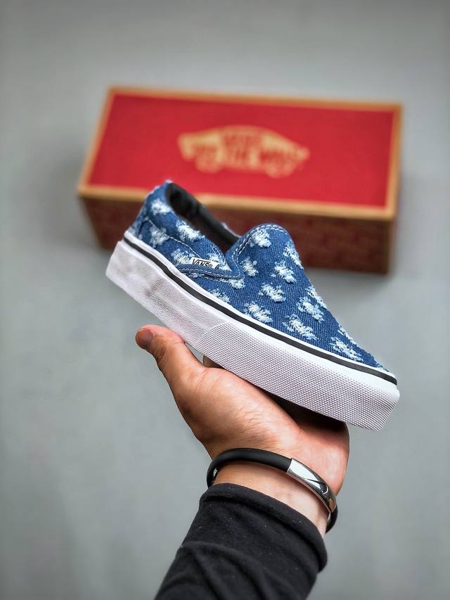 万斯vans X Mooneyes 联名系列强势亮相 联名系列鞋款采用了明快的牛仔 作为主色调， 将mooneyes高辨识度的大眼睛 Logo置于 Authen