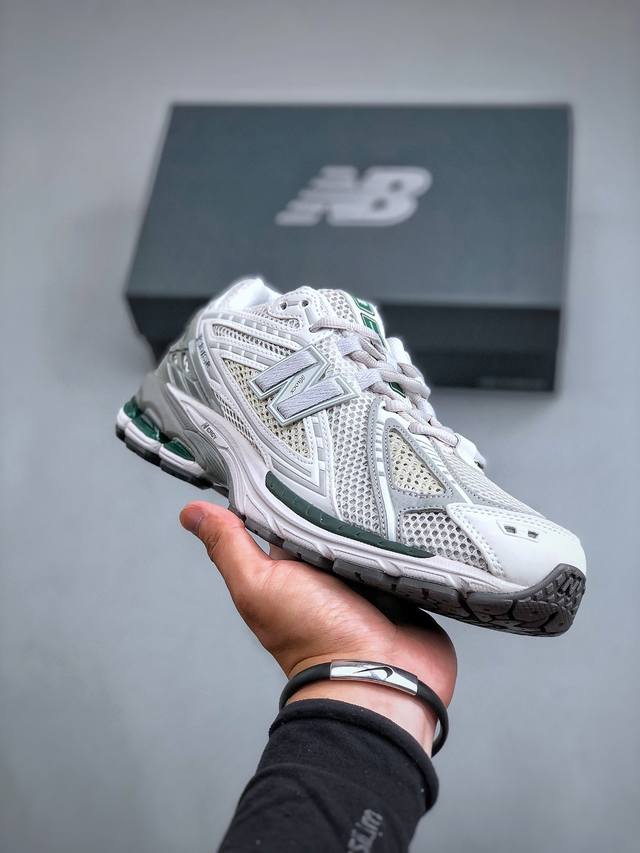 new Balance 1906R 联名复古潮流休闲运动慢跑鞋 上架实拍原鞋打版 细节完美 鞋面由透气网眼与绒面皮革组成#以encap中底配n-Ergy缓震科技