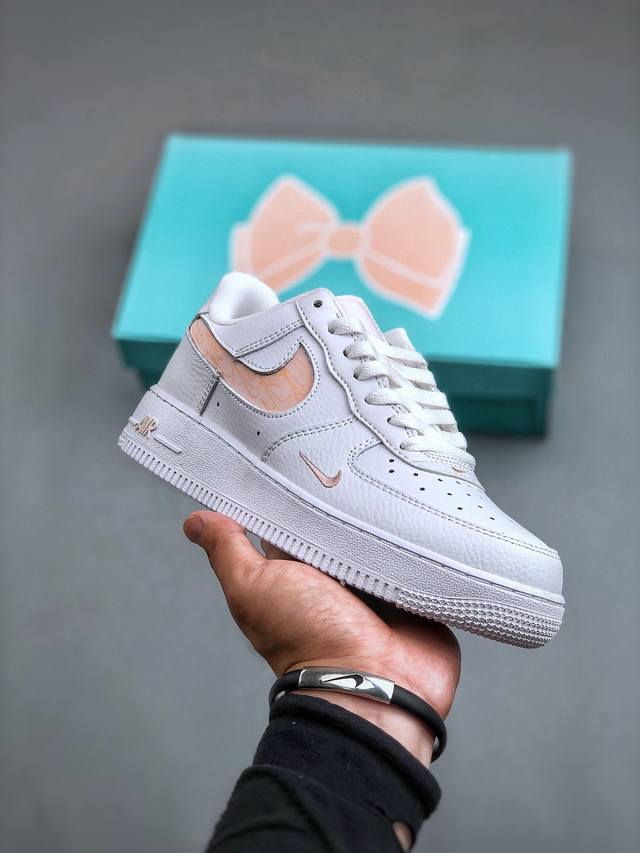 nike Air Force 1 Low 07 原楦头原纸板 打造纯正低帮空军版型专注外贸渠道 全掌内置蜂窝气垫 原盒配件 原厂中底钢印、拉帮完美 官方货号：F