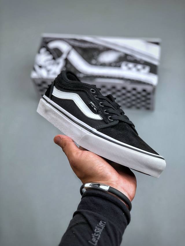 vans范斯官方线上专售 faulkner酷感黑美式薄绒男鞋板鞋 vans 运动休闲系列 新款硫化板鞋 鞋款相比vans其他鞋款并不为太多人熟悉，鞋面采用全帆布