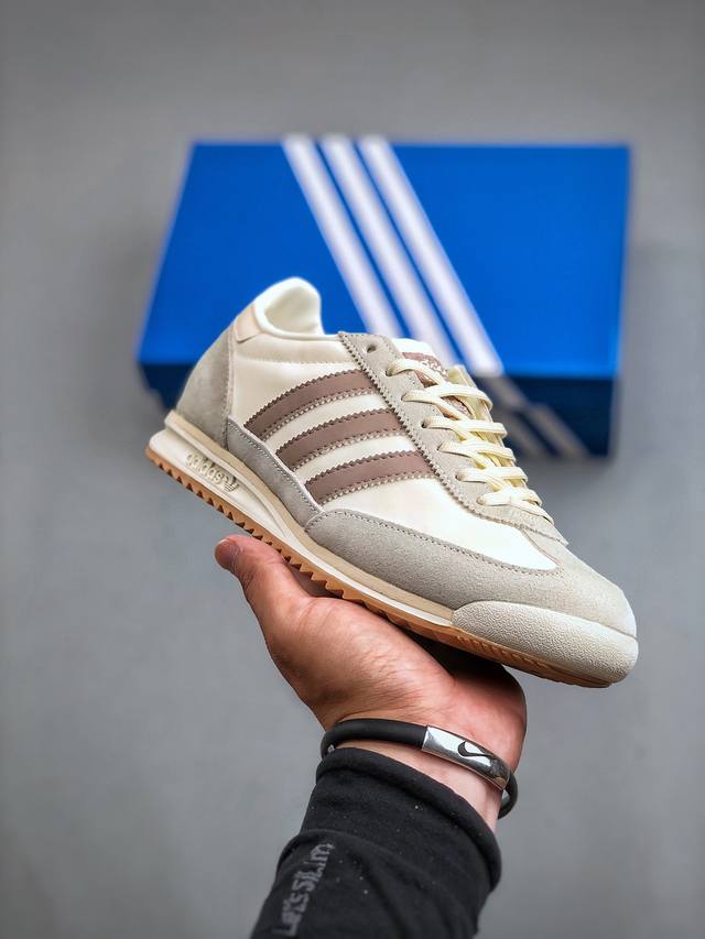 adidas Wmns Sl72 Og Off White Wonder Taupe 系列德训足球风百搭低帮休闲运动板鞋“米灰浅棕褐”Jh7394 尺码：36-