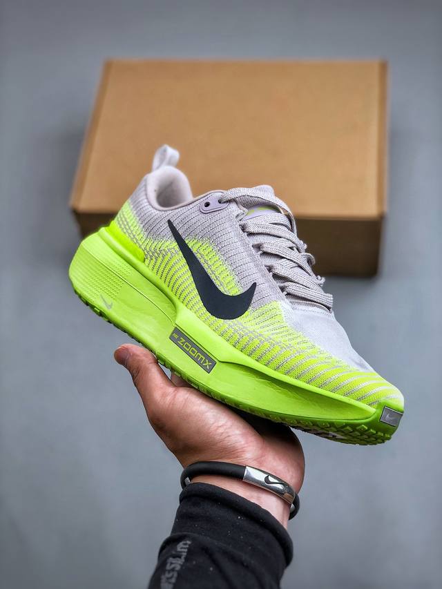 nike Zoomx Invincible Run Fk 3 全新配色 马拉松机能风格运动鞋 实拍首发 #鞋款搭载柔软泡绵，在运动中为你塑就缓震脚感。设计灵感源