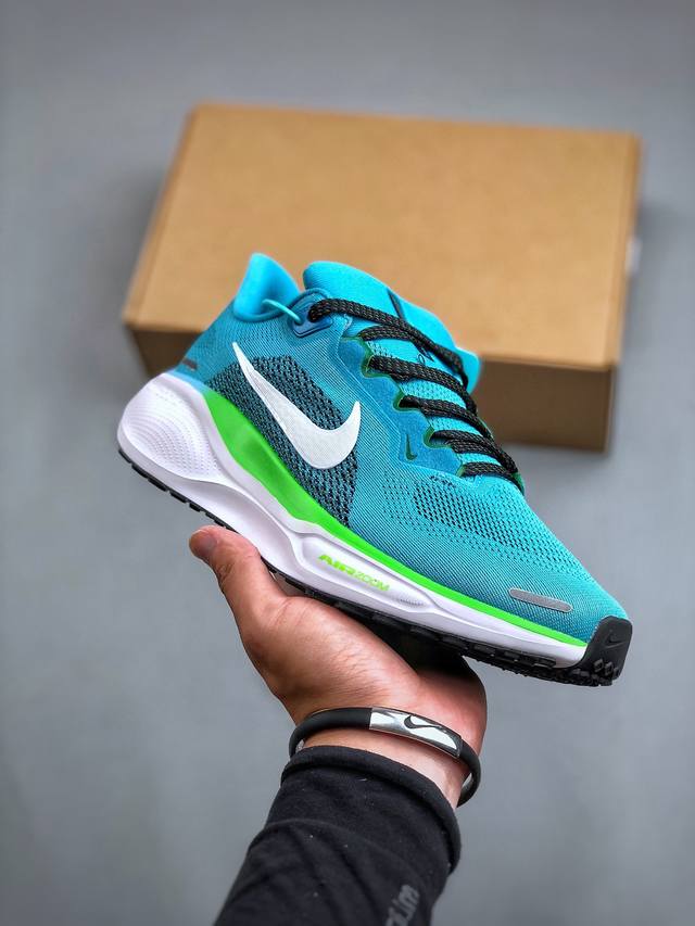 nike Air Zoom Pegasus 41飞马系列 拥有 Zoom Air 一如既往的稳定感和流畅感 鞋面采用工程网眼设计 为特定高热区域营造出色透气性