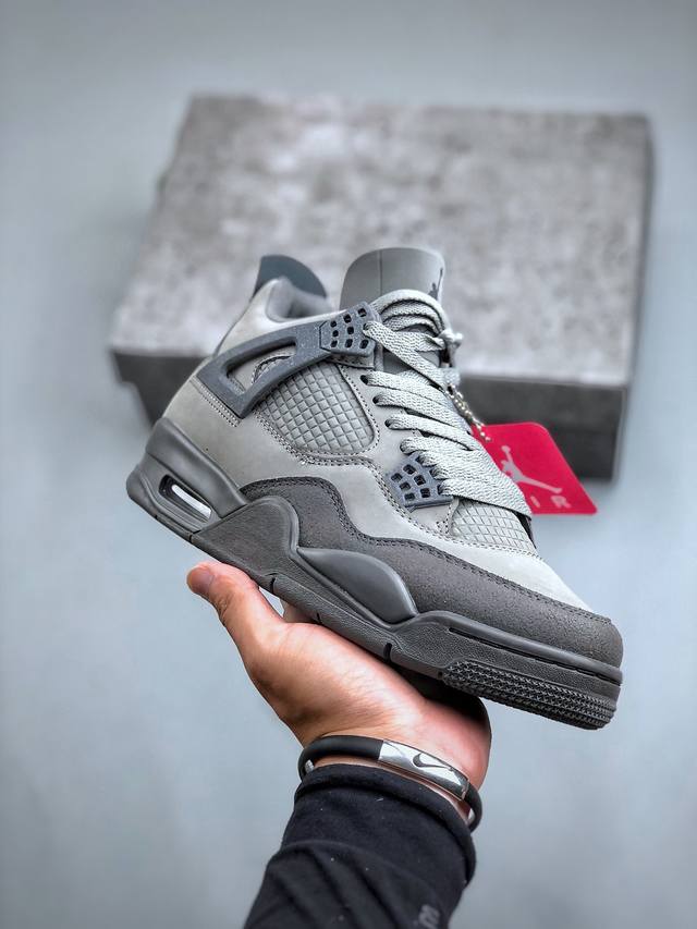 air Jordan 4 Retro Smoke Grey 烟熏灰 Aj4 乔丹4代 巴黎奥运乔丹篮球鞋系列这款运动鞋融合了烟熏灰、铁灰、水泥灰和颗粒灰色调，散