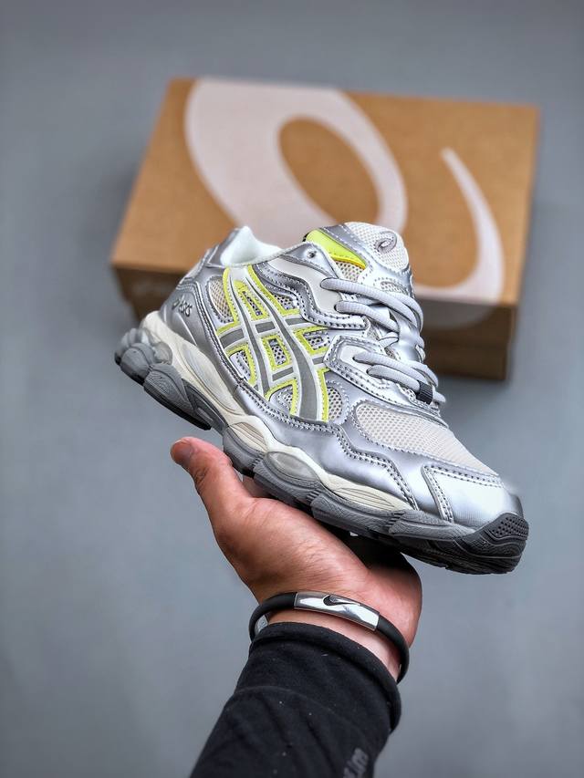 asics Gel-Nyc 亚瑟士运动休闲透气专业跑鞋 鞋面采用反绒皮与网布拼接 透气舒适兼具休闲时尚 结合简明的配色 展现品牌的传承及引领复古流行的主题 虎爪