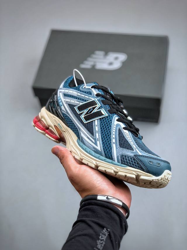 new Balance 1906系列复古老爹风休闲运动慢跑鞋 M1906Rfp #采用轻质牛剖革拼接透气网眼衬垫织物鞋面材质 T-Beam大底提供足步弓支撑，保