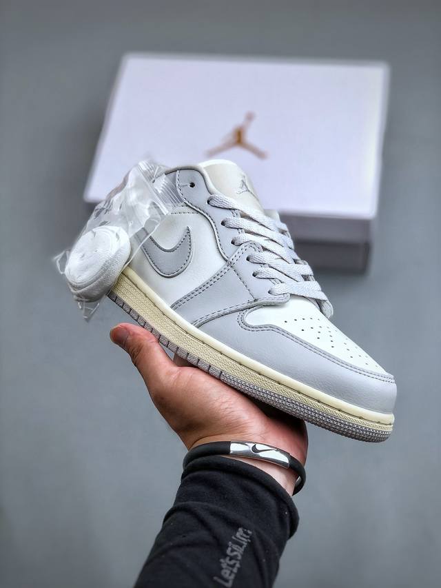 nike Air Jordan 1 Retro Low 灰白官方同步新色 原装级产物拒绝公底 立体鞋型 细节完美 高清洁度 购置公司同步原材料 原汁原味 忠于原