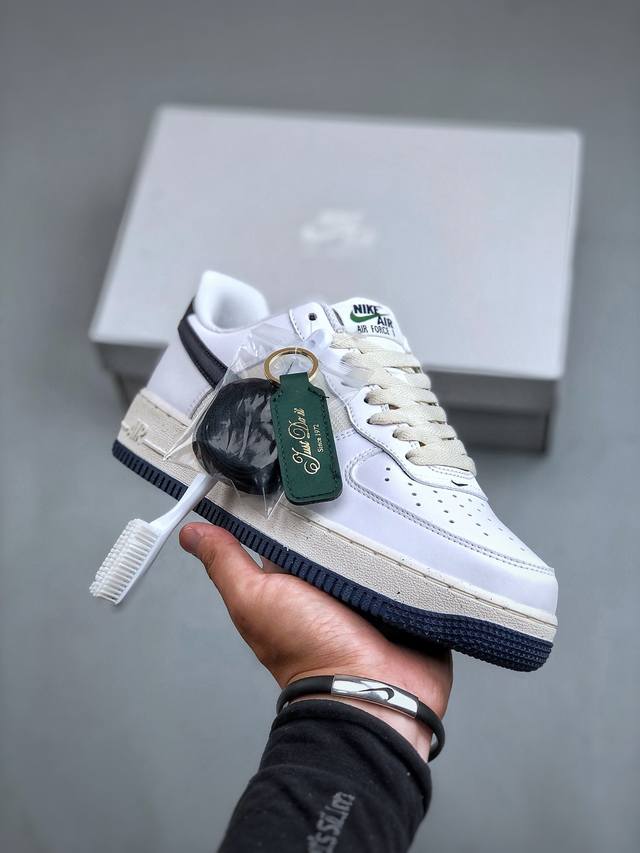 纯原级别nike Air Force 1 Low 07 Nn 白蓝 原厂冲刀皮料切割干净 无任何毛边 清洁度细节完美 做工细节全方位比对原鞋。货号：Hf4 10