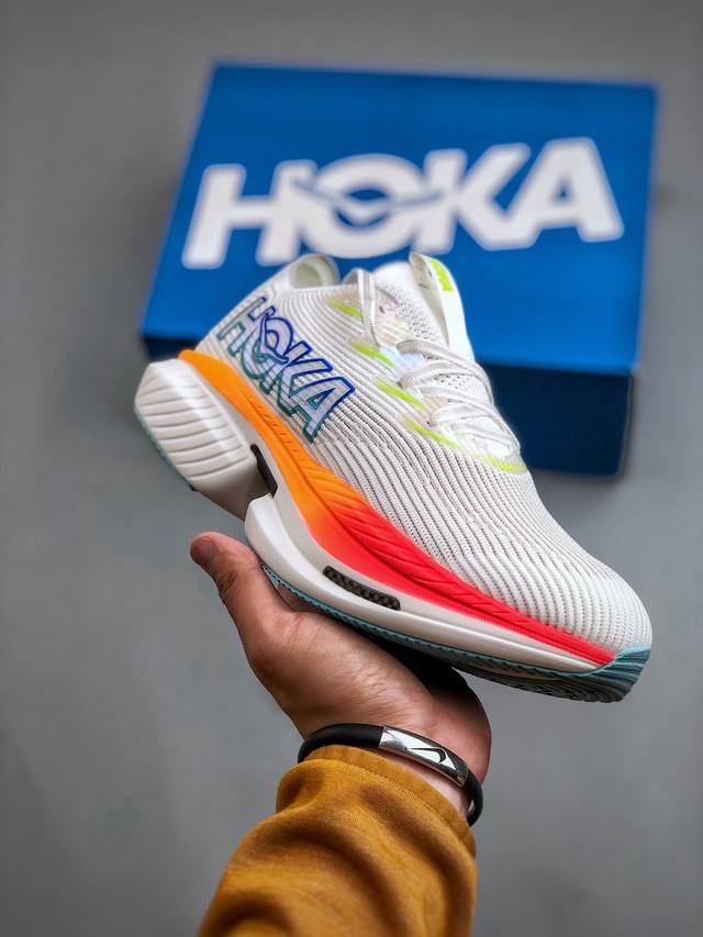 hoka One One男女款夏季专业竞速跑鞋 U Cielo X1耐磨稳定 减震防滑训练跑步鞋迄今为止hoka路跑产品矩阵中能量反馈 “最“强的新一代旗舰竞速