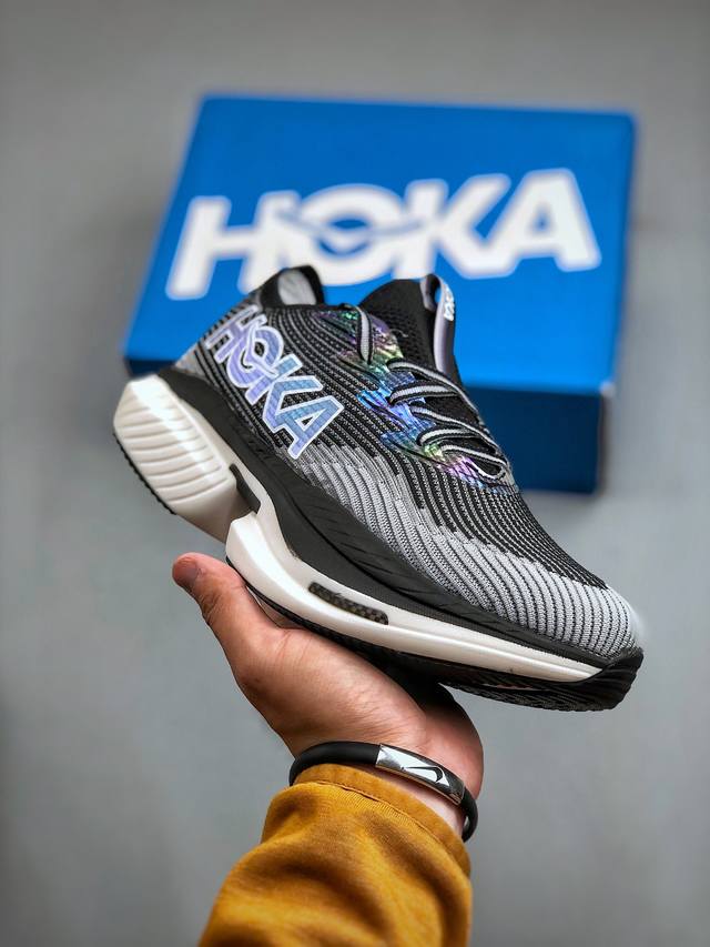 hoka One One男女款夏季专业竞速跑鞋 U Cielo X1耐磨稳定 减震防滑训练跑步鞋迄今为止hoka路跑产品矩阵中能量反馈 “最“强的新一代旗舰竞速