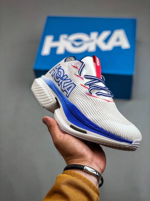 hoka One One男女款夏季专业竞速跑鞋 U Cielo X1耐磨稳定 减震防滑训练跑步鞋迄今为止hoka路跑产品矩阵中能量反馈 “最“强的新一代旗舰竞速