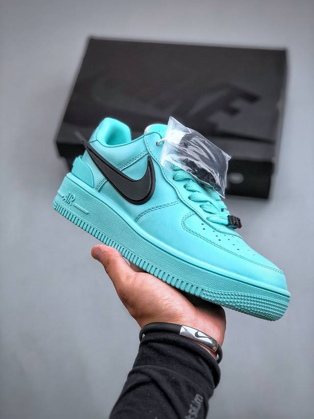 nike Air Force 1 Low 07 原楦头原纸板 打造纯正低帮空军版型专注外贸渠道 全掌内置蜂窝气垫 原盒配件 原厂中底钢印、拉帮完美 官方货号：D