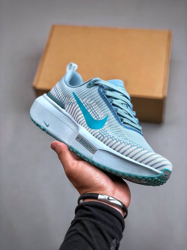 nike Zoomx Invincible Run Fk 3机能风格 跑步鞋搭载柔软泡绵，在运动中为你塑就缓震脚感。设计灵感源自日常跑步者，提供稳固支撑力和非凡