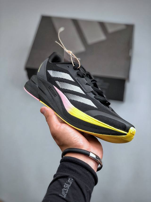 adidas Duramo Speed M轻盈休闲运动跑鞋 Adidas跑鞋设计总是呈现出一种经典低调的感觉，但ultra Boost与alphabounce这