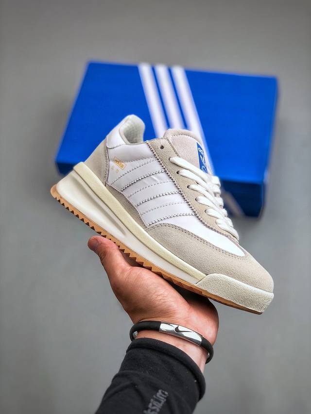 adidas Originals Sl 72 Rs 阿迪休闲防滑耐磨低帮板鞋经典低帮设计和橡胶外底，采用舒爽尼龙鞋面，绒面革饰面和皮革细节搭载着 Ecotex