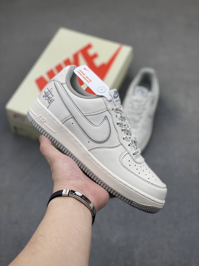 海外限量发售 公司级 Stussyx Nike Air Force 1 Low 斯图西联名 米白灰反光空军一号低帮休闲板鞋 客供高亮3M反光 定制皮料 折边针车