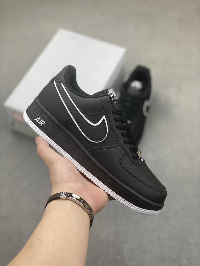 nike Air Force 1 Low 空军一号低帮百搭休闲运动板鞋。柔软、弹性十足的缓震性能和出色的中底设计，横跨复古与现代的外型结合，造就出风靡全球三十多