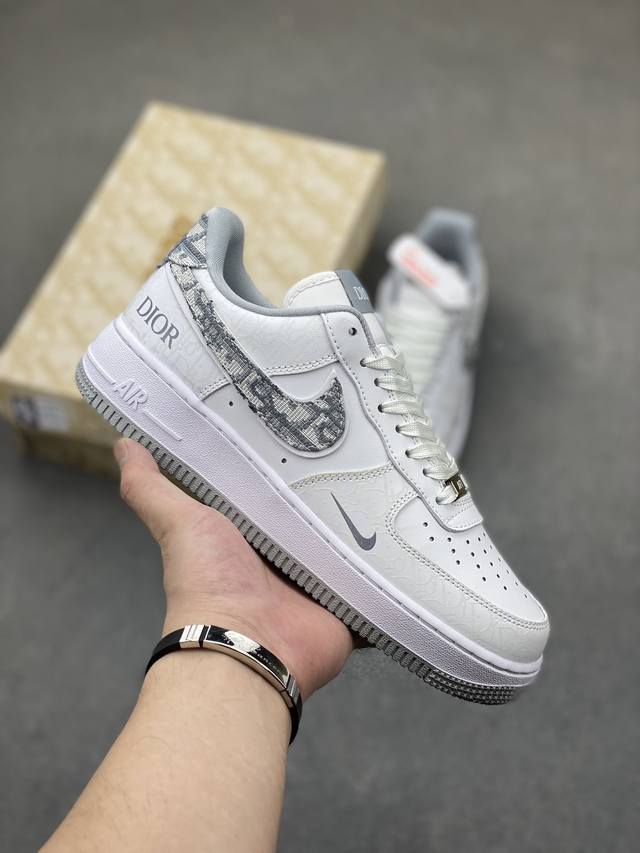 nk Air Force 1′07 Low 空军一号低帮百搭休闲运动板鞋 柔软、弹性十足的缓震性能和出色的中底设计 横跨复古与现代的外型结合 造就出风靡全球 三