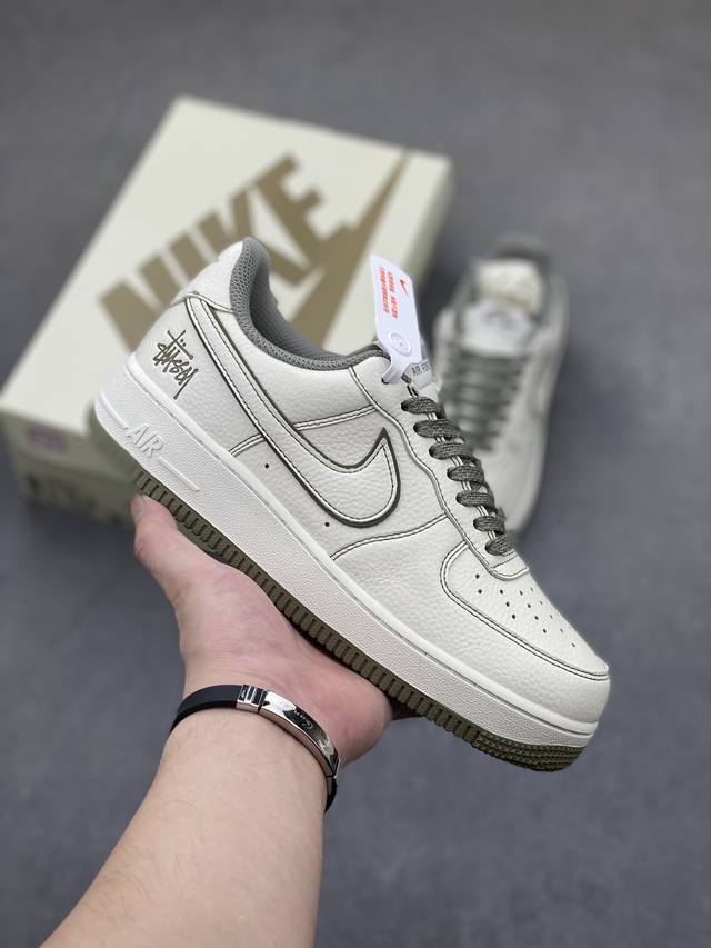 海外限量发售 公司级 Stussyx Nike Air Force 1 Low 斯图西联名 军绿色反光空军一号低帮休闲板鞋 客供高亮3M反光 定制皮料 折边针车