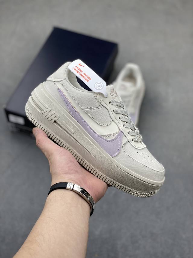 nk Air Force 1 Plt.Af.Orm Triple White 空军一号全新经典白低帮休闲板鞋 #这款鞋在延续 Af1 经典廓形的基础上，将 Sw