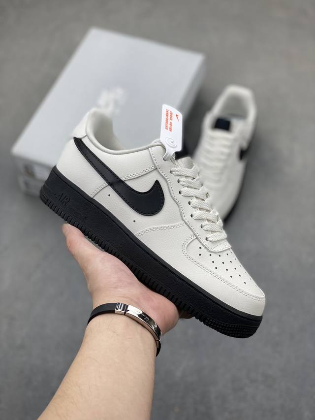 nike Air Force 1 Low 白黑 原楦头原纸板 打造纯正空军版型 专注外贸渠道 全掌内置蜂窝气垫 原盒配件 原厂中底钢印、拉帮完美 货号：Hj7