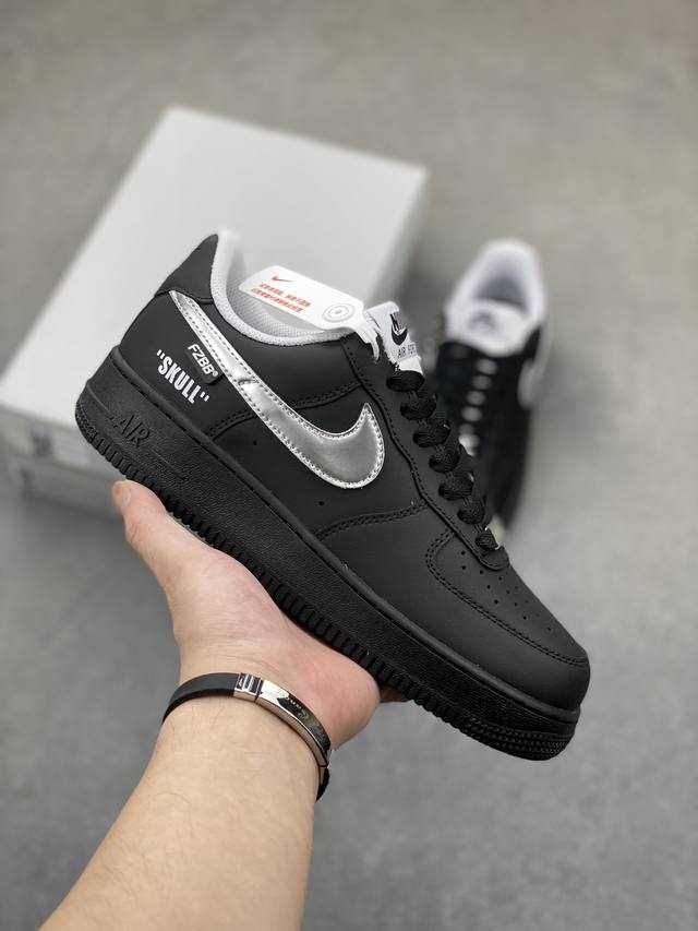 nike Air Force 1 Low 黑银 原楦头原纸板 打造纯正空军版型 专注外贸渠道 全掌内置蜂窝气垫 原盒配件 原厂中底钢印、拉帮完美 货号：Fq42