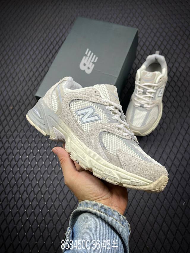 c new Balance 530 复古跑鞋 小红书爆款 官网售罄 这双鞋确实是nb家经典复古款式之一，以全新科技诠释，成功打造530鞋款，鞋面在保持530基本