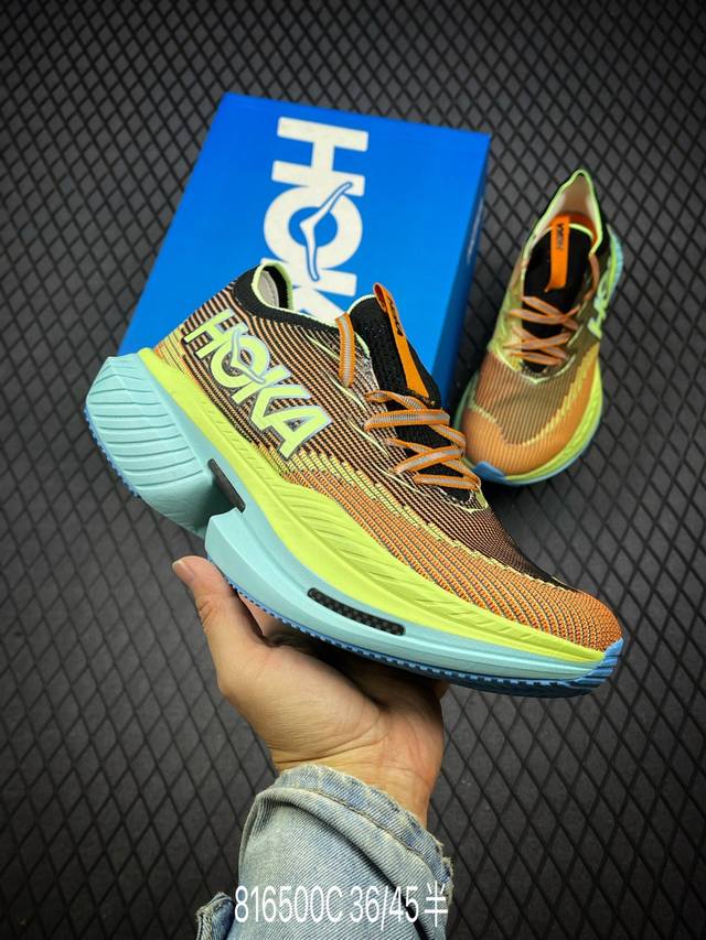 c hoka U Cielo X1 小红书推选！全新配色 这个品牌来自于新西兰的毛利语，Hoka表示大地，One One表示飞越，连起来就是飞越地平线，One