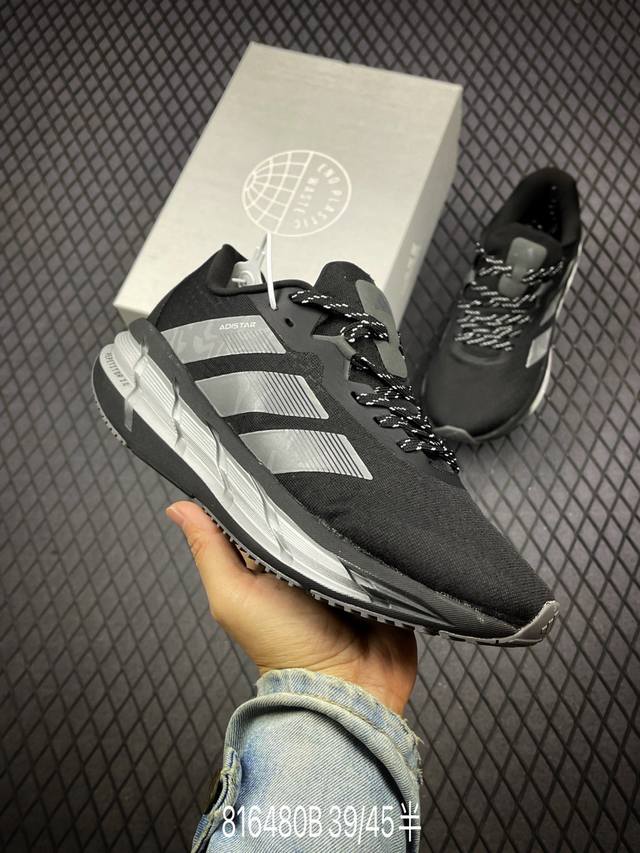 b 公司级adidas Adistar 马拉松 轻盈跑鞋 阿迪达斯 Adidas 针对广大跑者对于长距离慢跑的需求推出了新款adistar跑鞋，它通过一系列的革