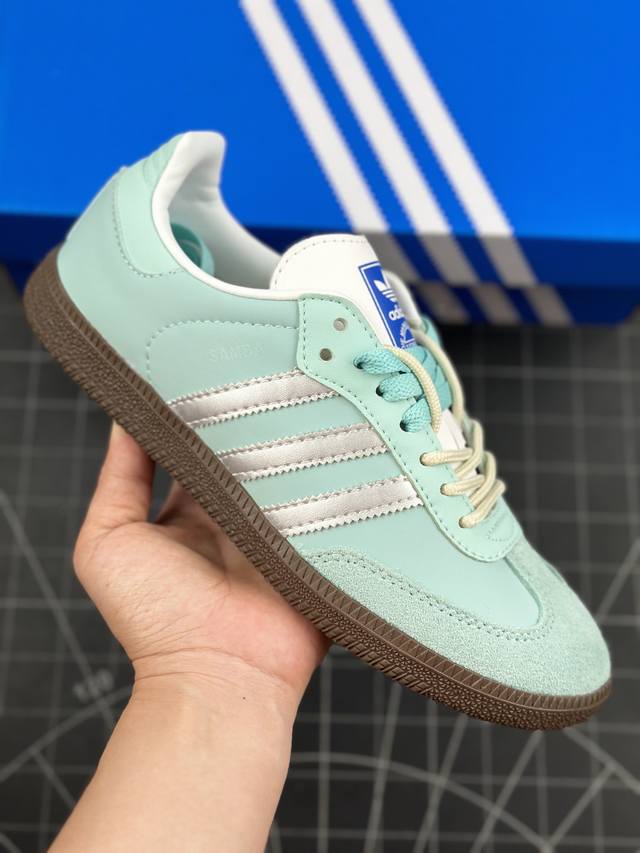 本地 核心私 阿迪达斯adidas Original Samba Og 德训复古经典轻便板鞋 这款桑巴鞋展示了高质量的工艺 带有装饰的超锁缝制和无缝的手感 柔软