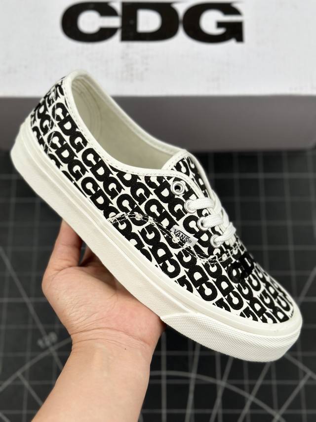 本地 核心私 comme Des Garcons X Vans Authentic Cdg Logo 川久保玲万斯联名限定 满印涂鸦 低帮硫化休闲板鞋 原鞋开发