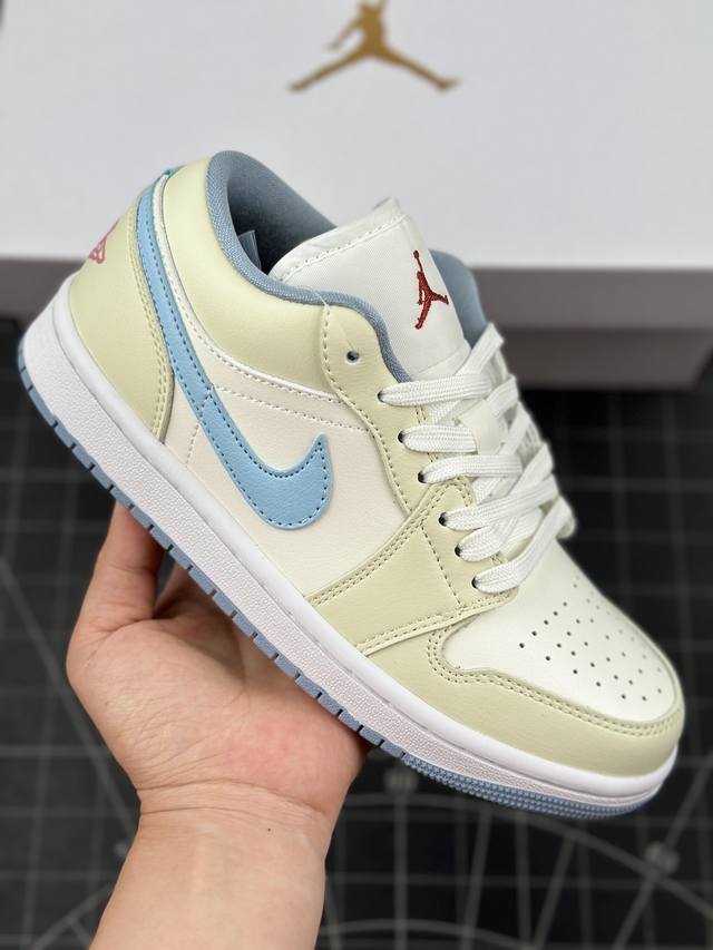 本地 核心私 air Jordan 1 Low Blue Grey Dunered 低帮 Aj1 乔丹1代 蓝白红 乔丹篮球鞋系列 鞋身整体以白色为主，搭配浅蓝