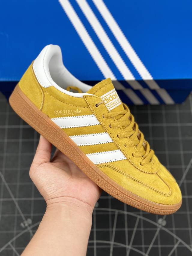 本地 核心私 公司级adidas Handball Spezial 阿迪达斯经典款 复古休闲板鞋 全鞋采用反毛皮制作 牛筋耐磨大底 承载青春情怀的板鞋 经典三条