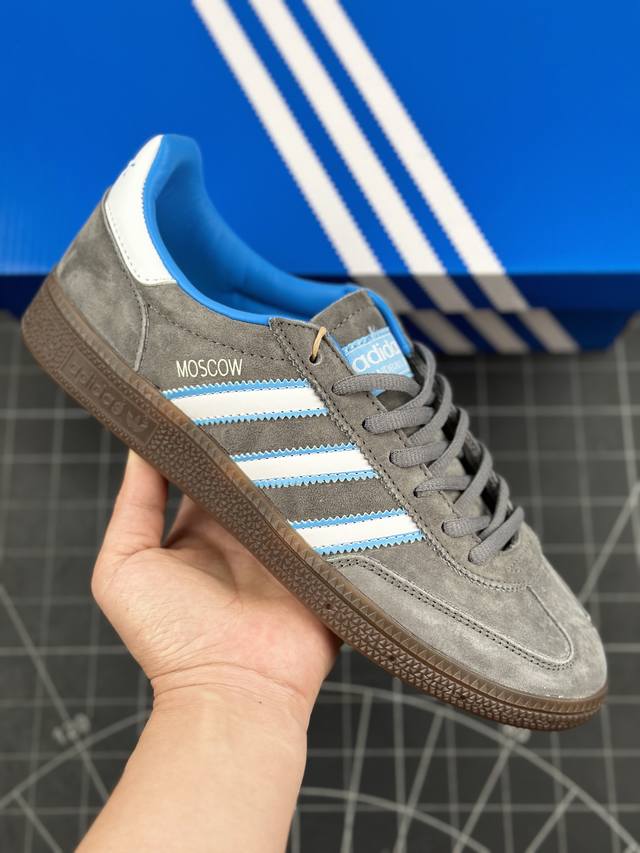 本地 核心私 公司级adidas Handball Spezial 阿迪达斯经典款 复古休闲板鞋 全鞋采用反毛皮制作 牛筋耐磨大底 承载青春情怀的板鞋 经典三条