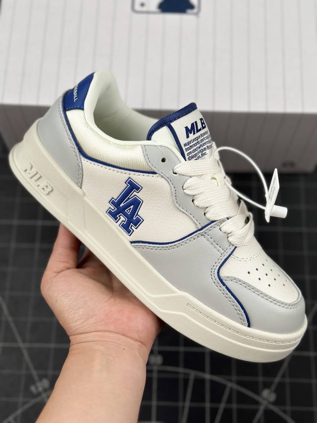 本地 核心私 公司级mlb 联乘美国榄球洋基队new York Yankees X Mlb Hofer V2 Low Sneakers 霍弗v2系列低帮复古百搭