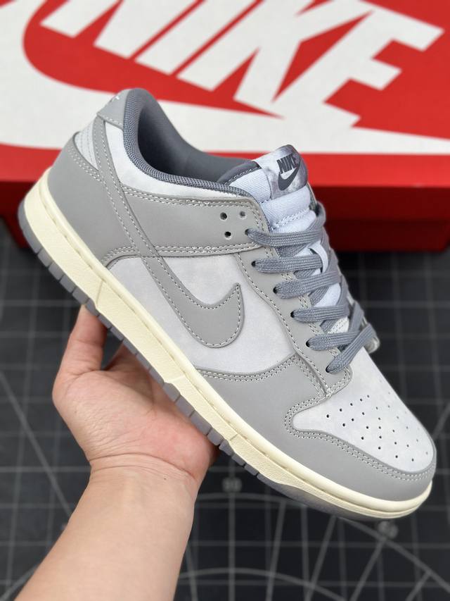 本地 核心私 nk Dunk Low Cool Grey 做旧水洗灰 Sb低帮休闲板鞋 #鞋身整体以灰色为主色调，材质方面选用皮革与麂皮拼接设计，框架部分还带有