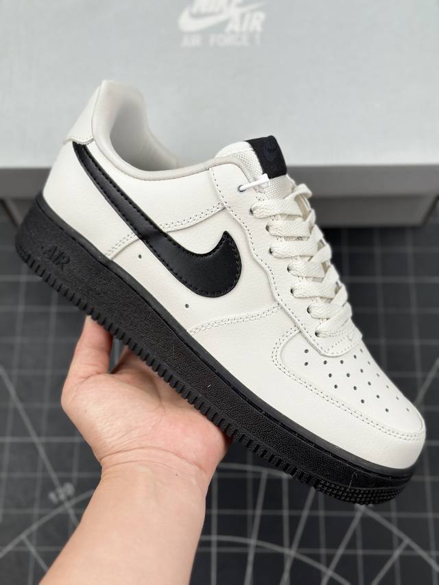 本地 核心私 公司级耐克nike Air Force 1 Low 空军一号低帮百搭休闲运动板鞋 柔软、弹性十足的缓震性能和出色的中底设计，横跨复古与现代的外型结