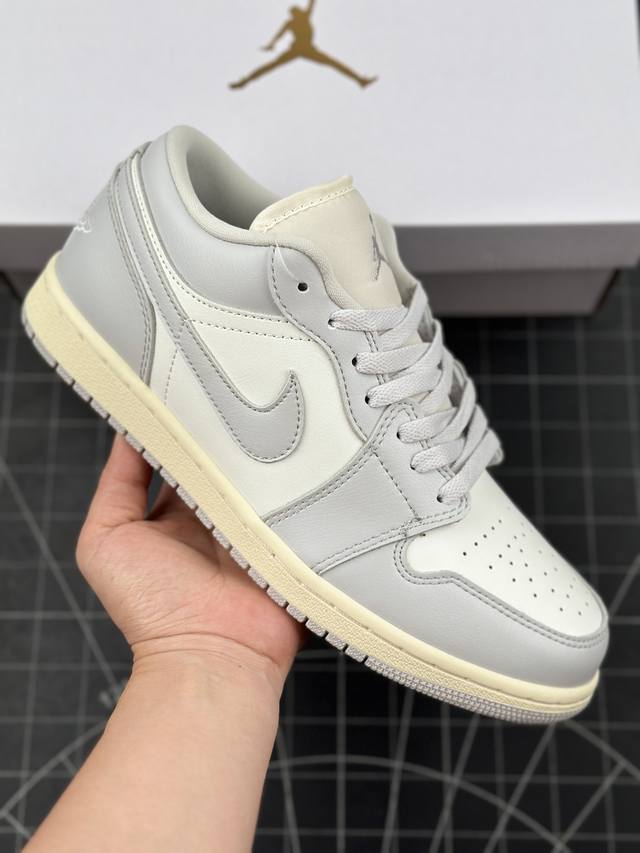 本地 核心私 耐克 乔丹wmns Air Jordan 1 Low Aj1 乔1 乔丹1代 白灰色 低帮复古文化休闲运动篮球鞋 该鞋款从 5 年元年款汲取设计灵